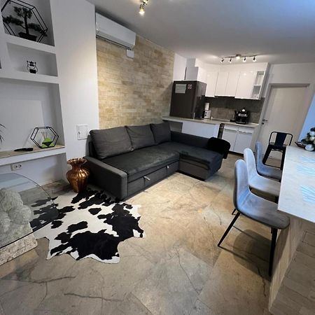 Luxus Cluj Airport Apartments Buitenkant foto