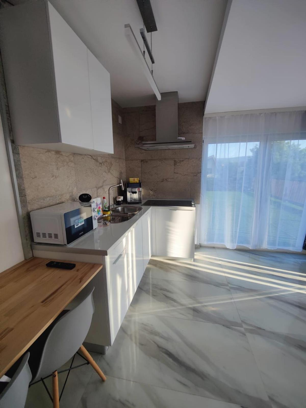 Luxus Cluj Airport Apartments Buitenkant foto
