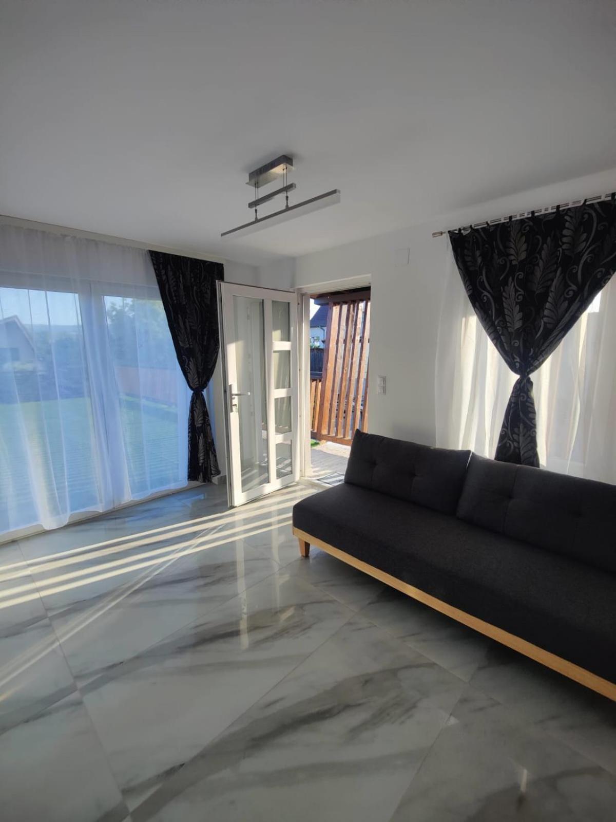 Luxus Cluj Airport Apartments Buitenkant foto