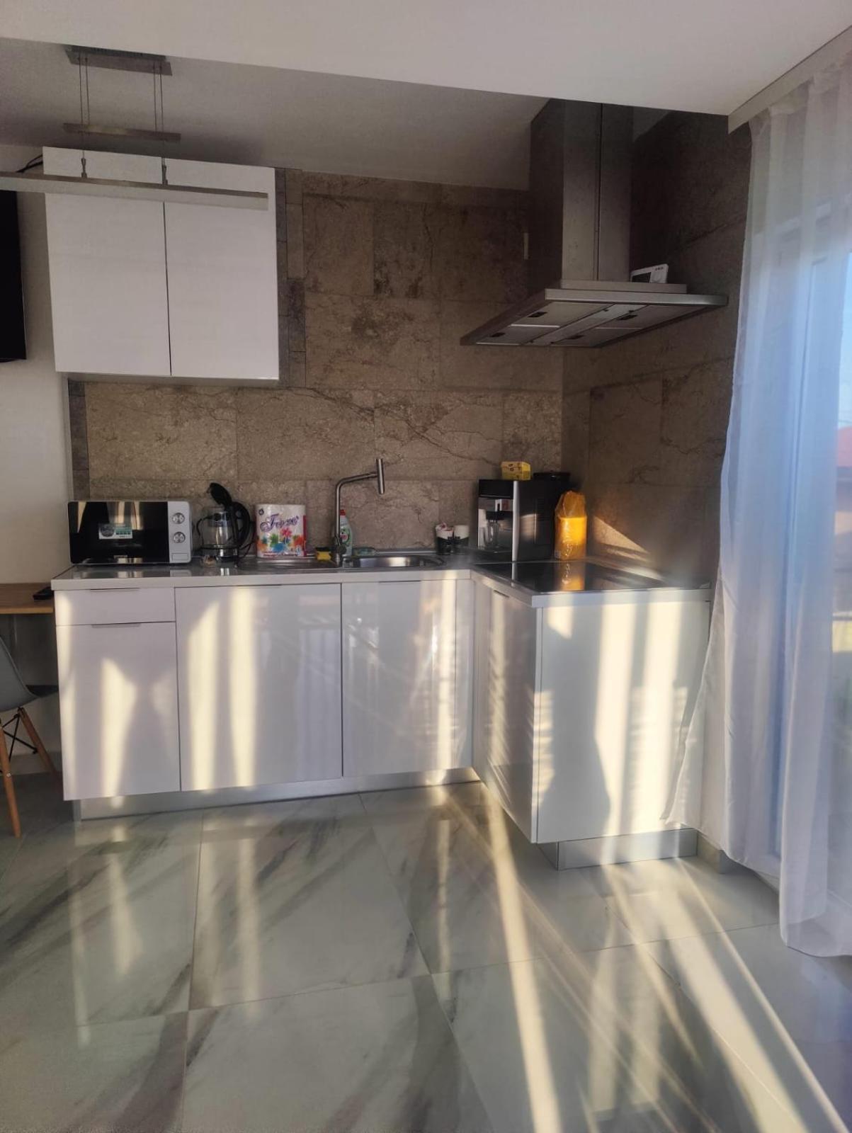 Luxus Cluj Airport Apartments Buitenkant foto
