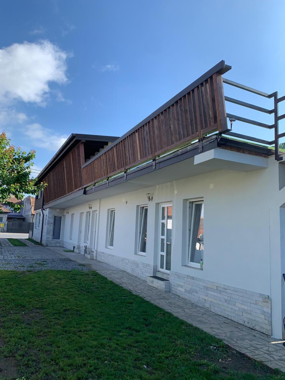 Luxus Cluj Airport Apartments Buitenkant foto