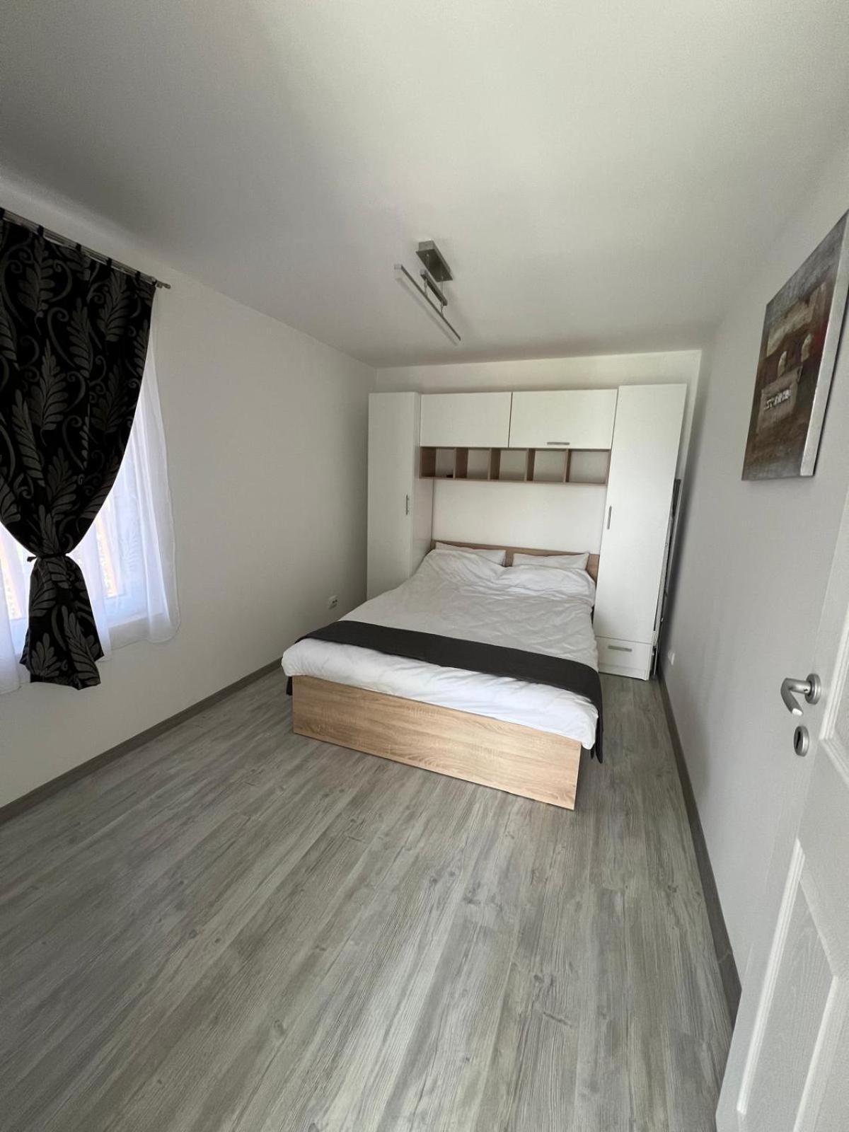 Luxus Cluj Airport Apartments Buitenkant foto