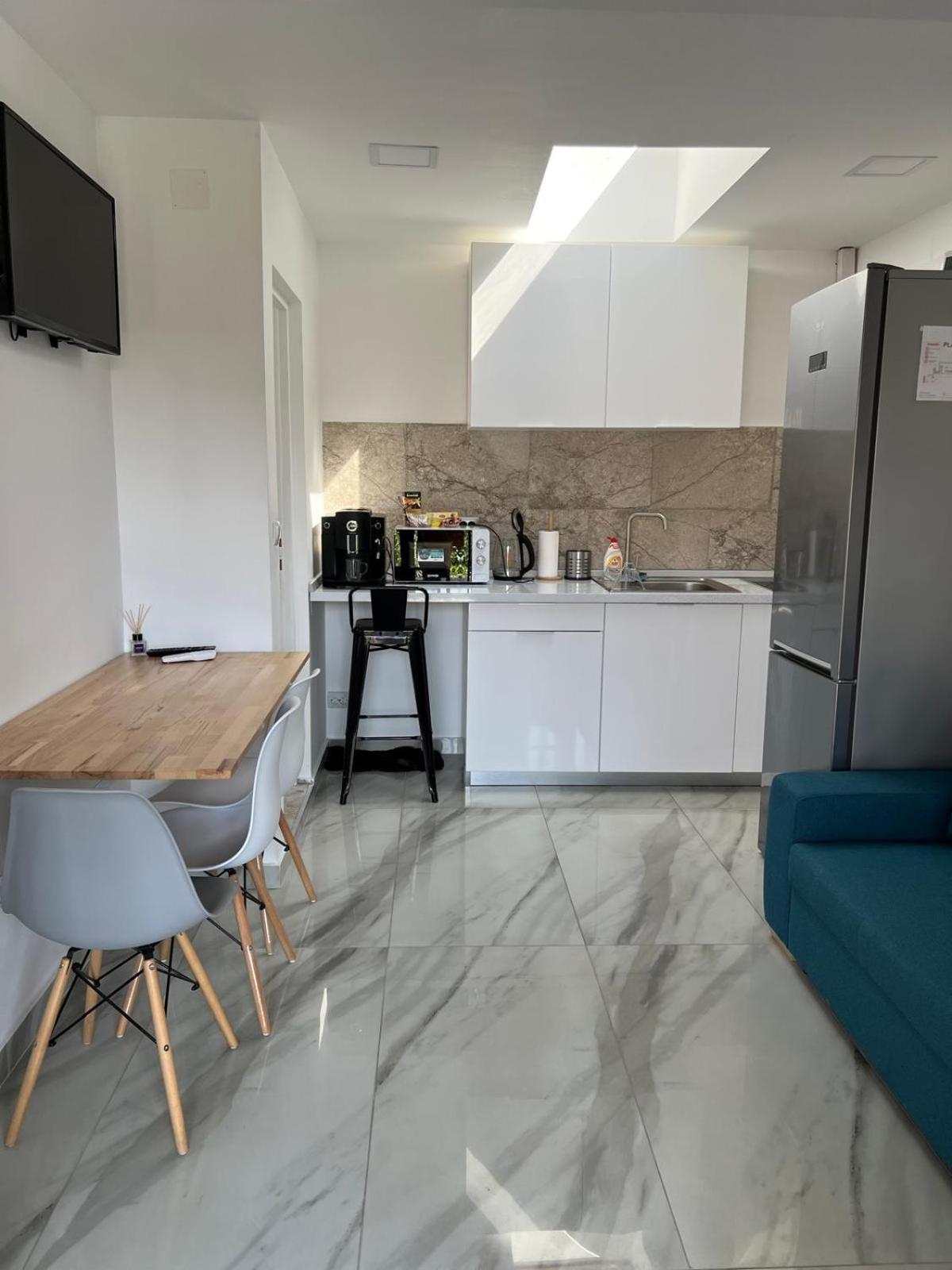 Luxus Cluj Airport Apartments Buitenkant foto