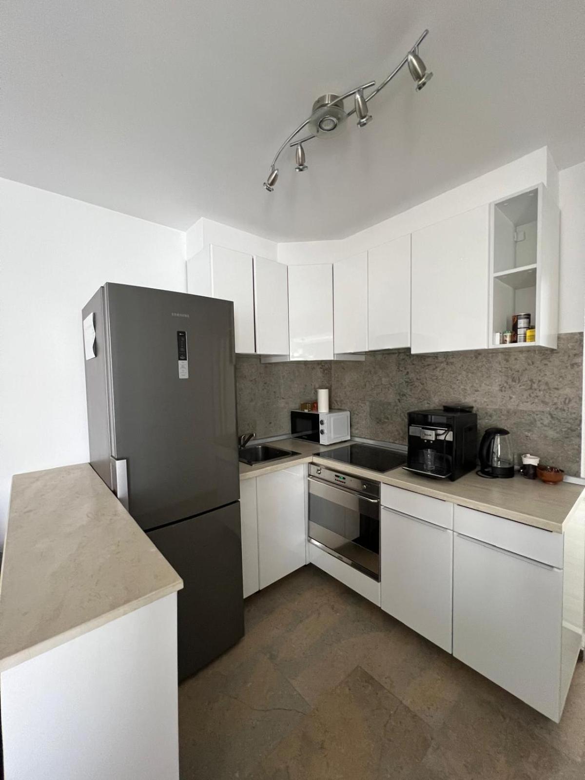 Luxus Cluj Airport Apartments Buitenkant foto