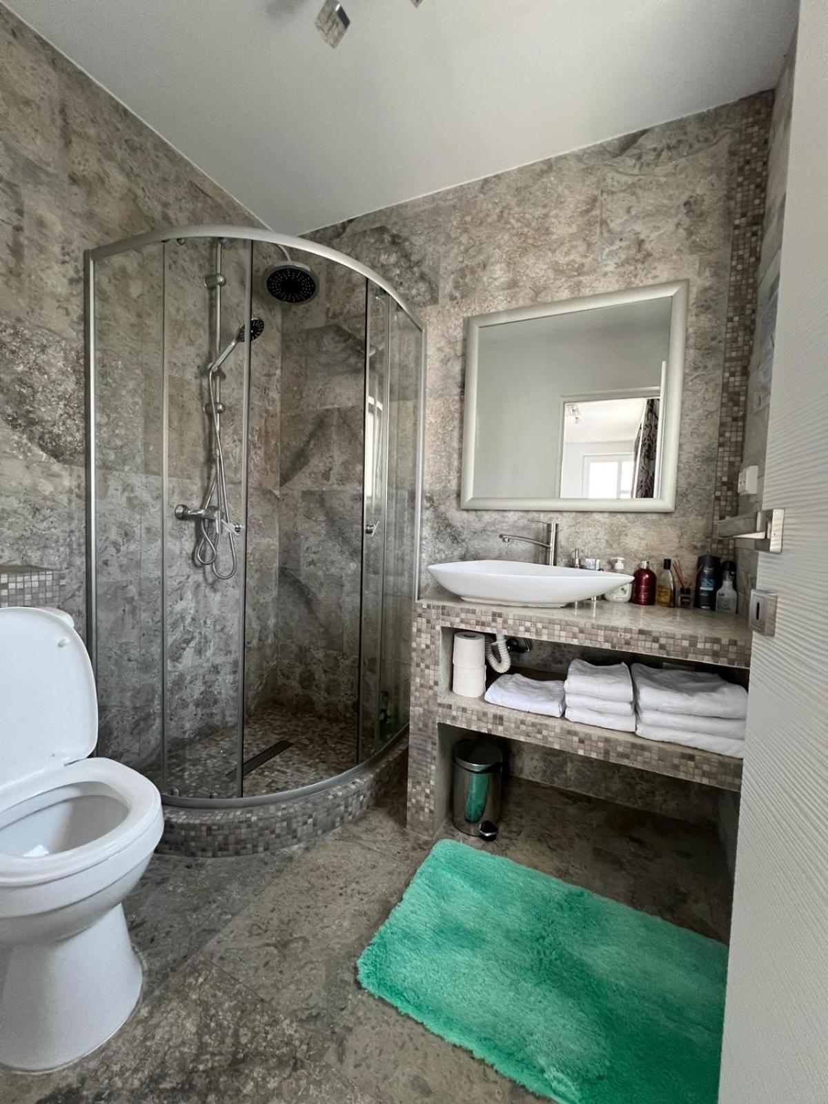 Luxus Cluj Airport Apartments Buitenkant foto