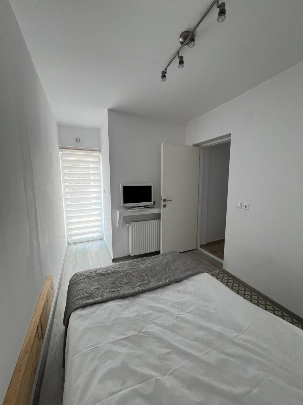 Luxus Cluj Airport Apartments Buitenkant foto