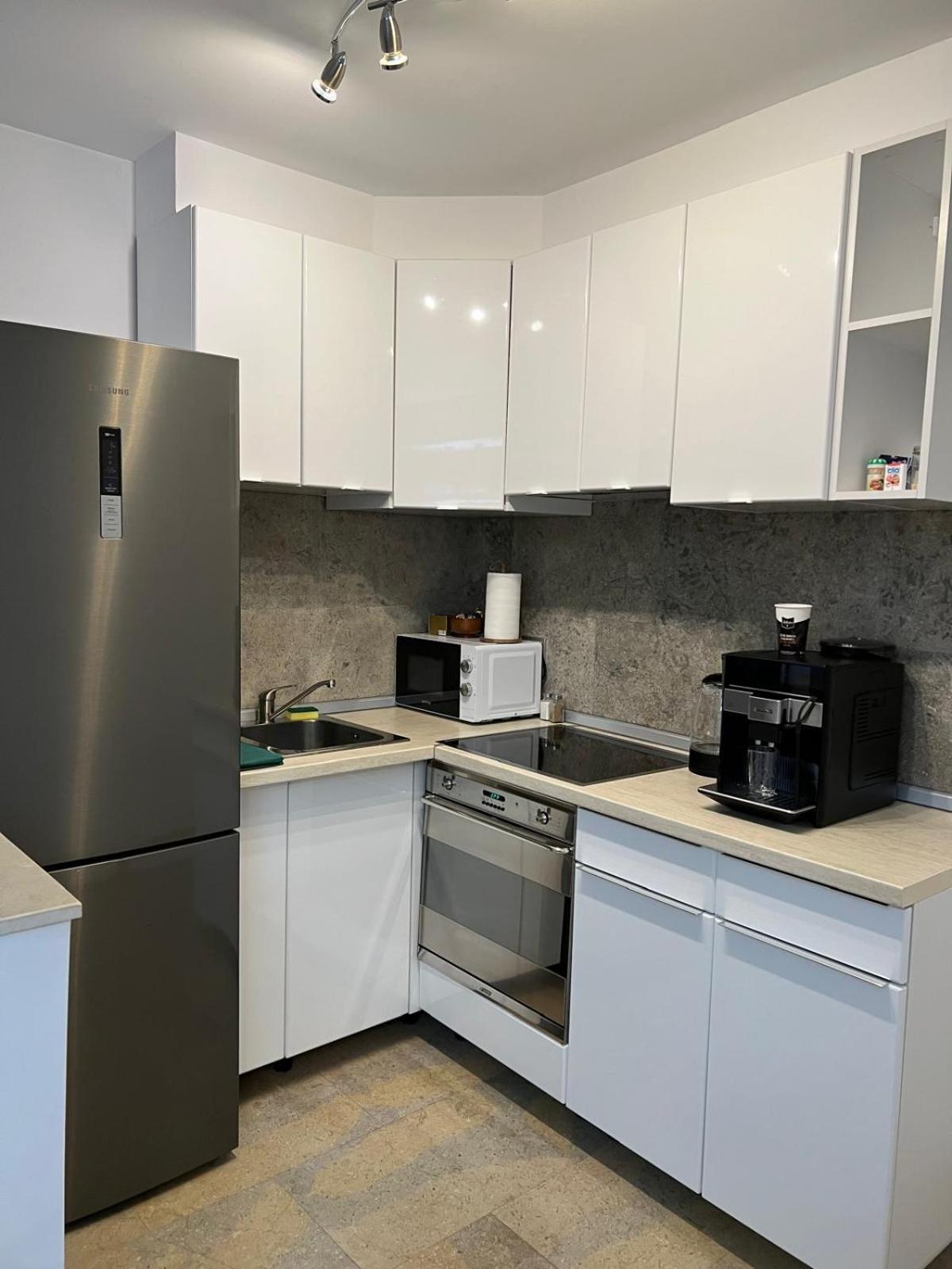 Luxus Cluj Airport Apartments Buitenkant foto