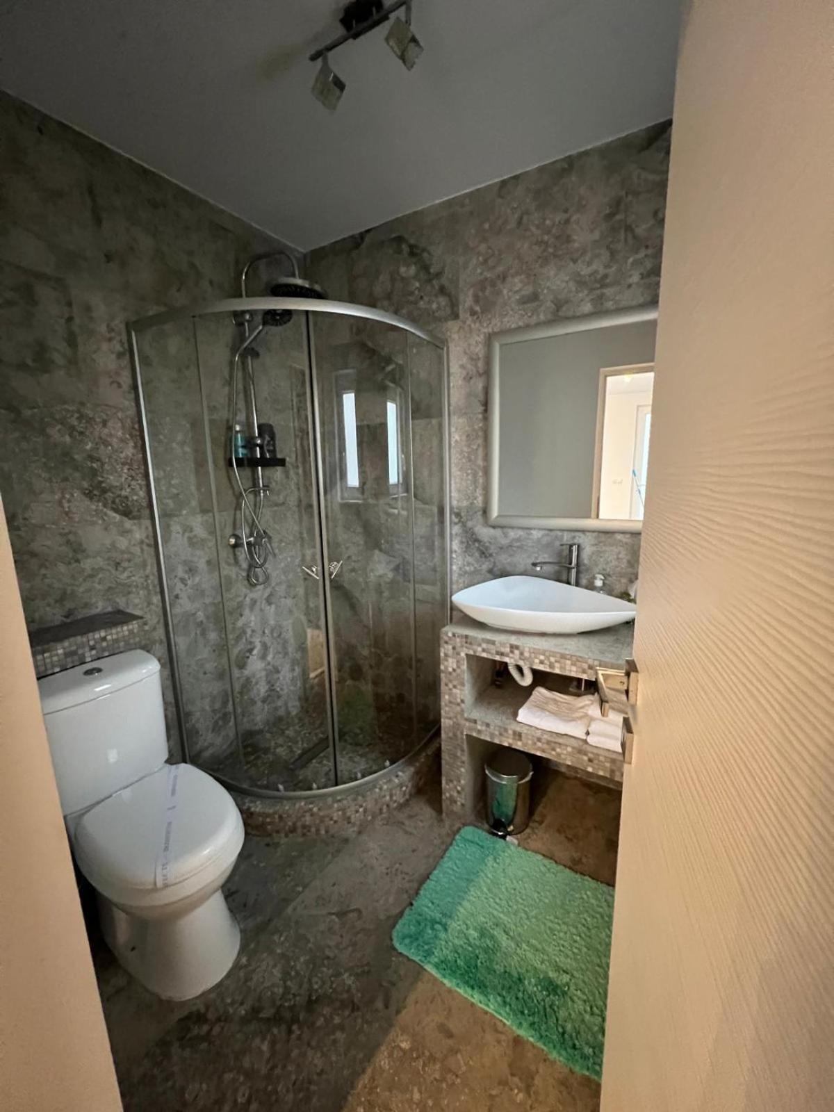 Luxus Cluj Airport Apartments Buitenkant foto