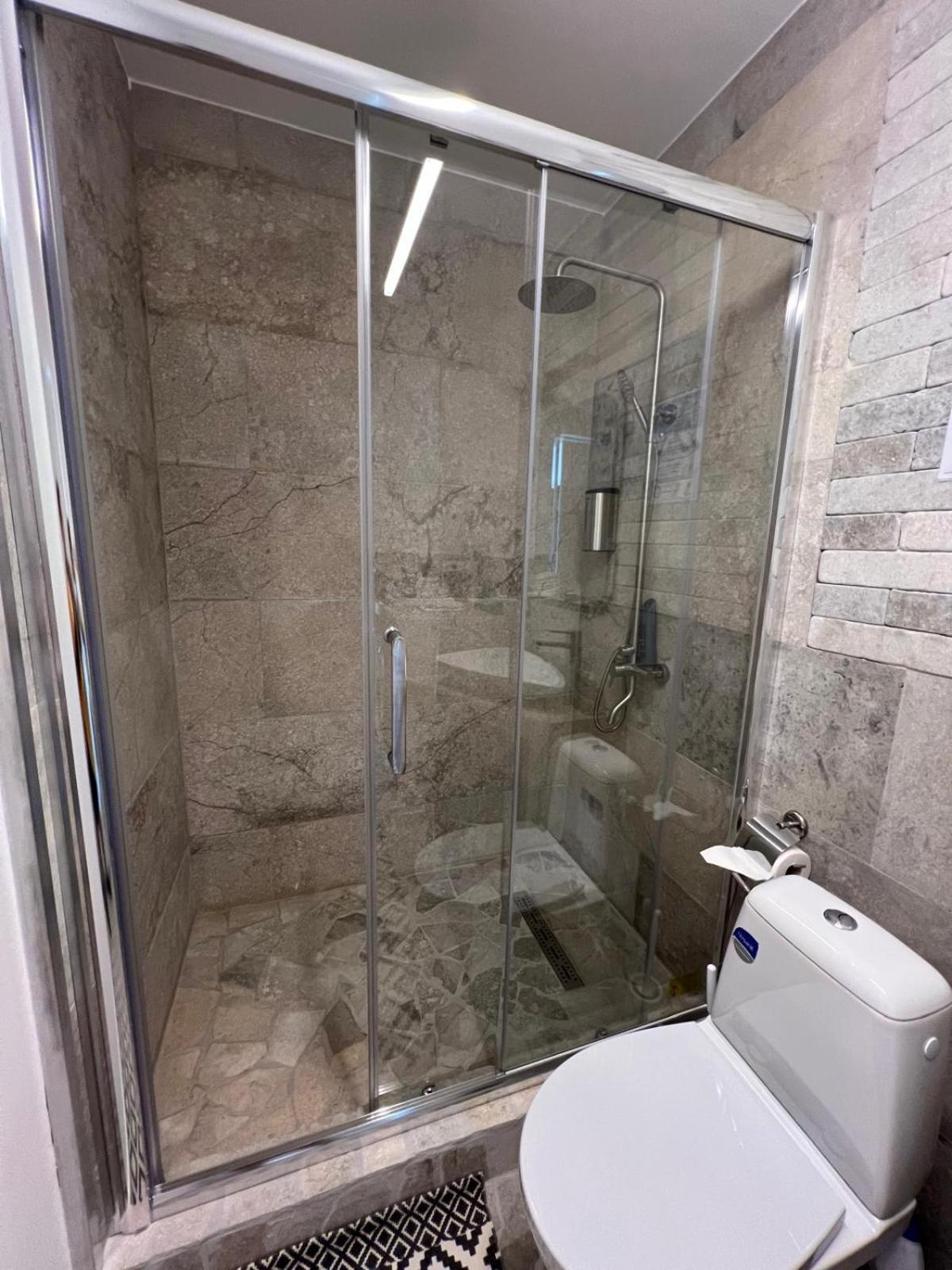 Luxus Cluj Airport Apartments Buitenkant foto
