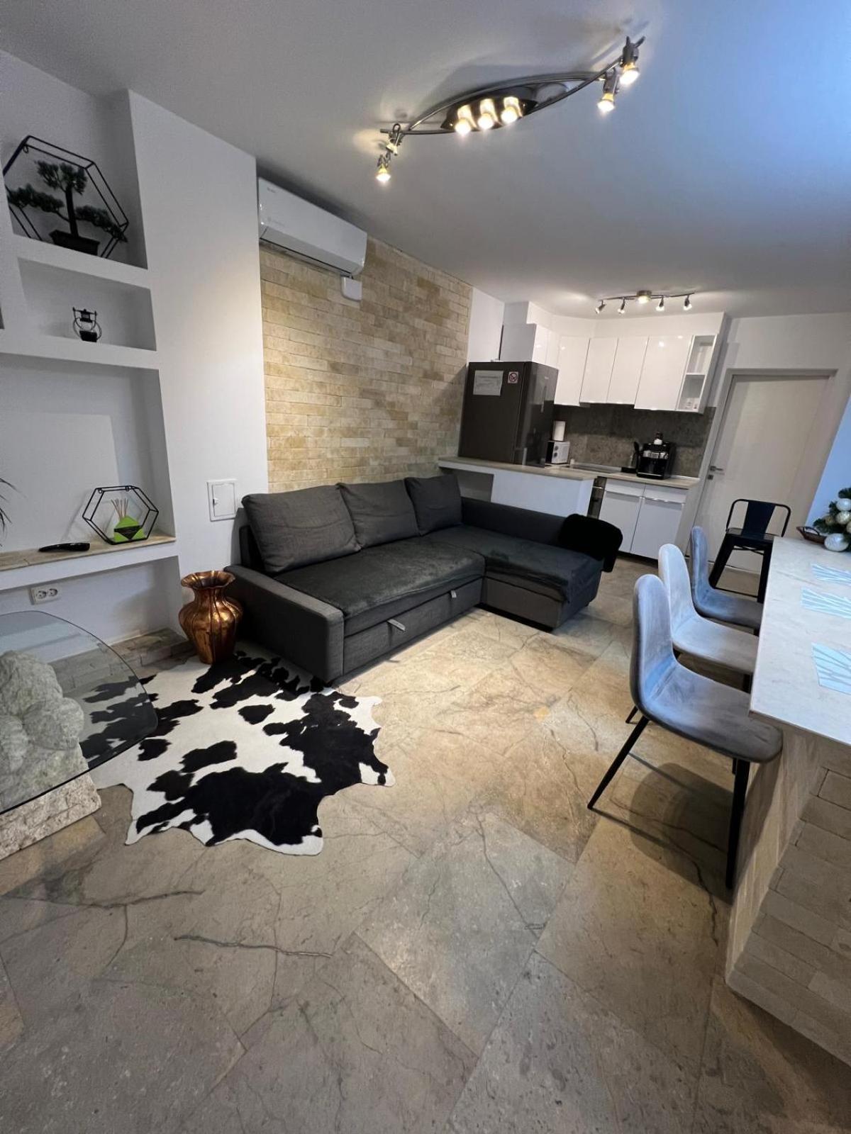 Luxus Cluj Airport Apartments Buitenkant foto