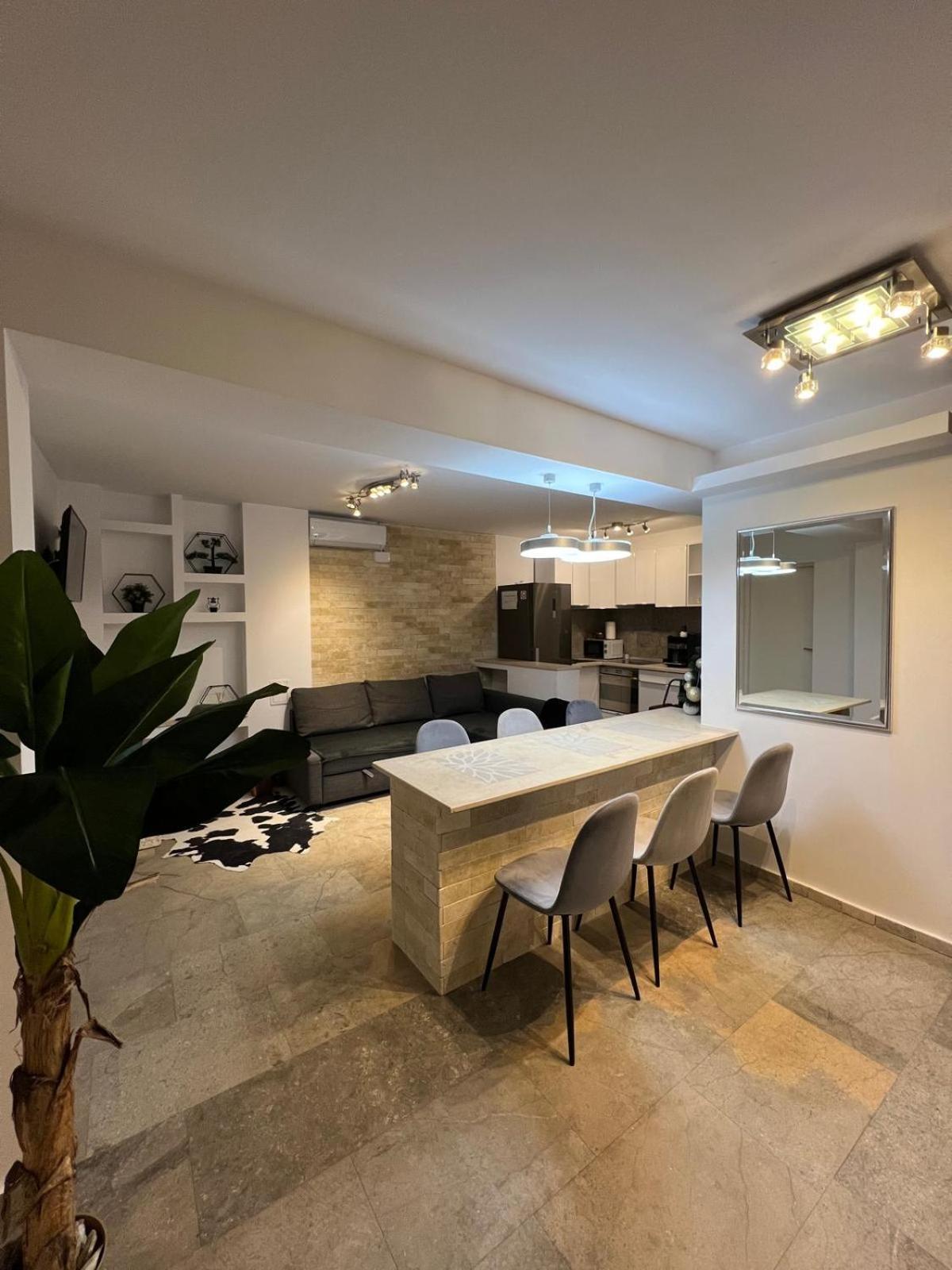 Luxus Cluj Airport Apartments Buitenkant foto