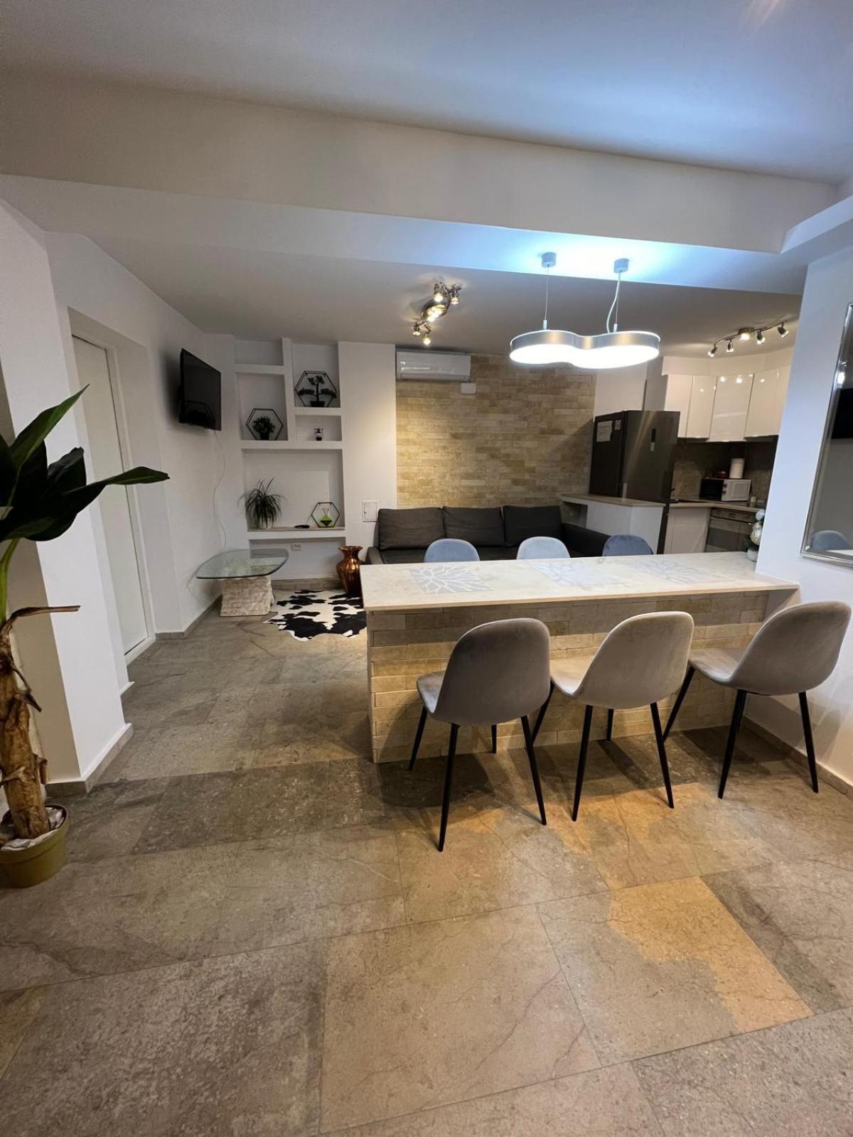 Luxus Cluj Airport Apartments Buitenkant foto